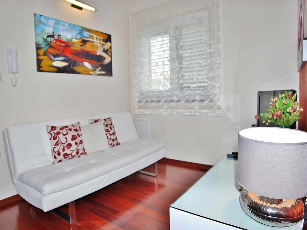 Gaga 98 Apartman *